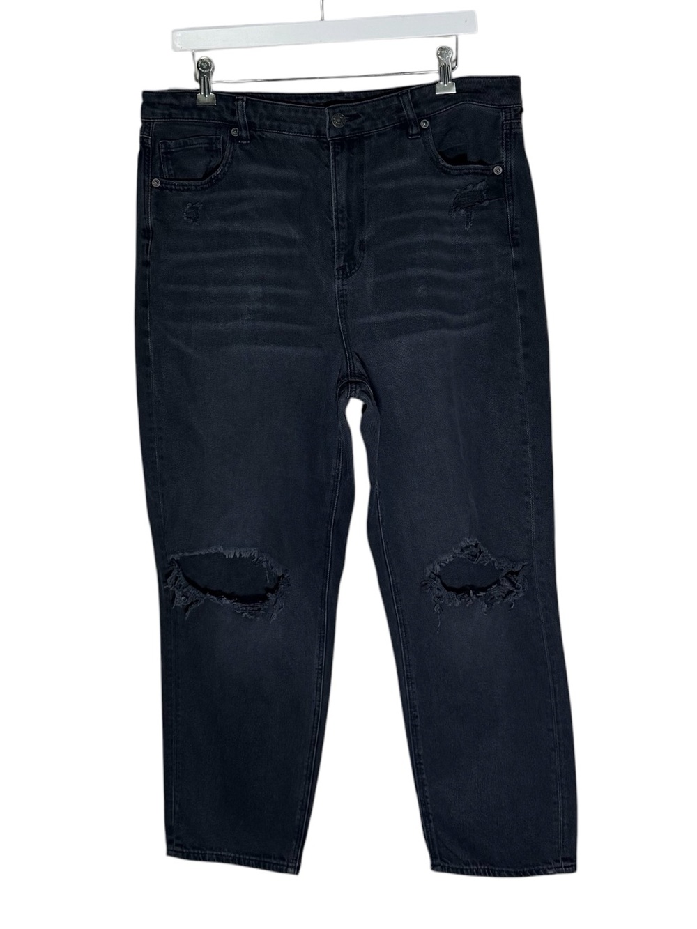 American Eagle High-Rise Black Ripped Mom Jeans Straight Jeans- Classic Look